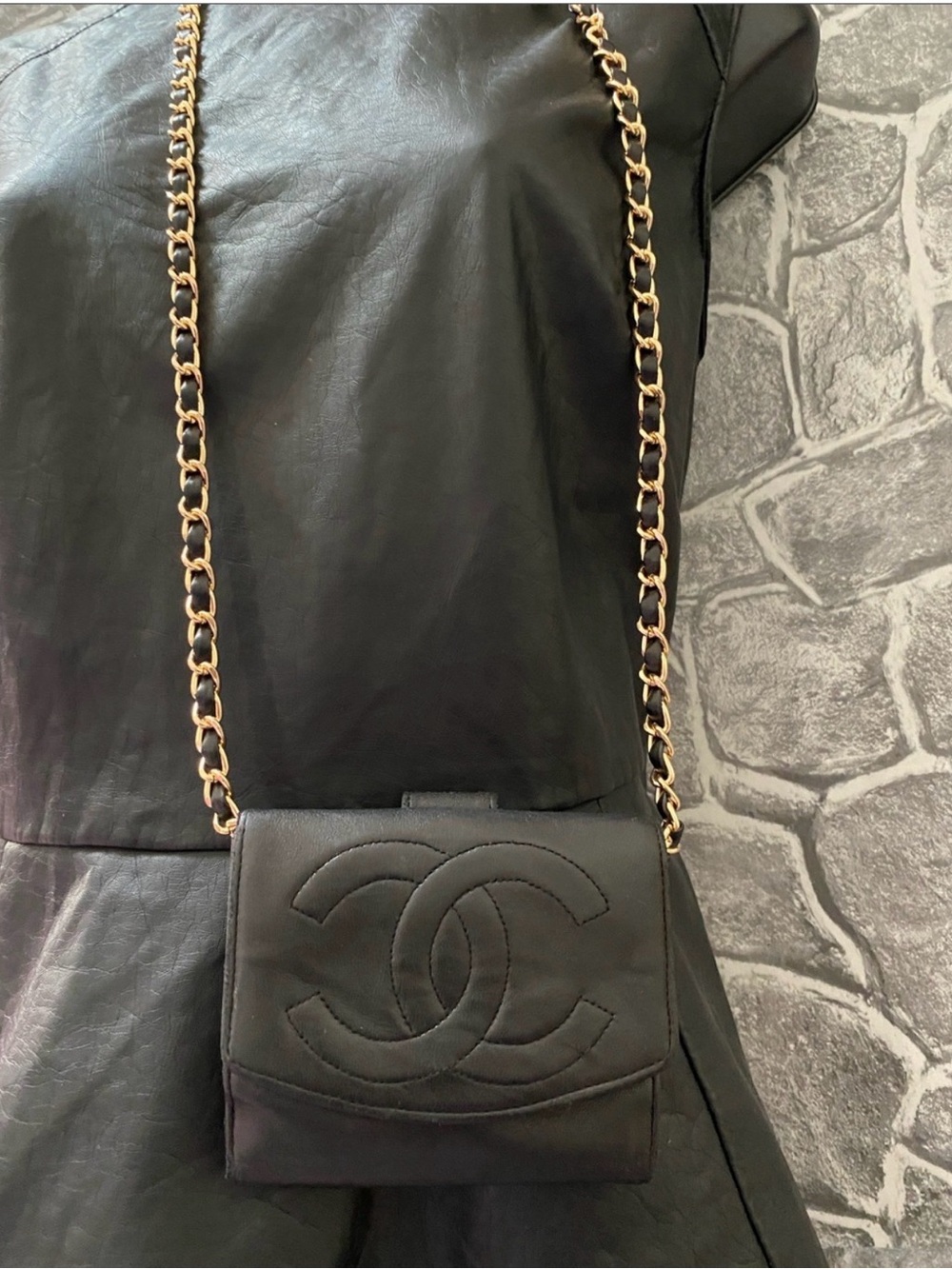 Authentic CHANEL Timeless CC Logo Leather Wallet - Picture 2 of 15
